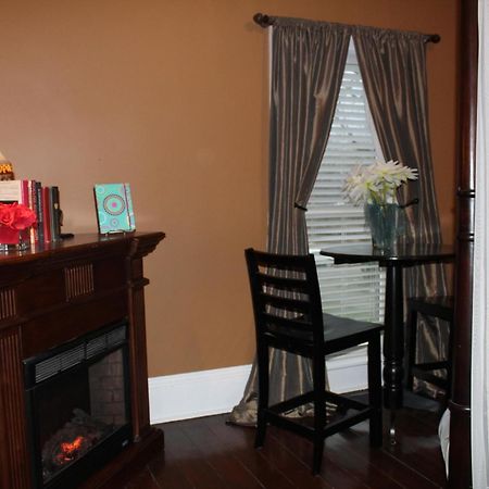 Monroe Manor Inn South Haven Room photo